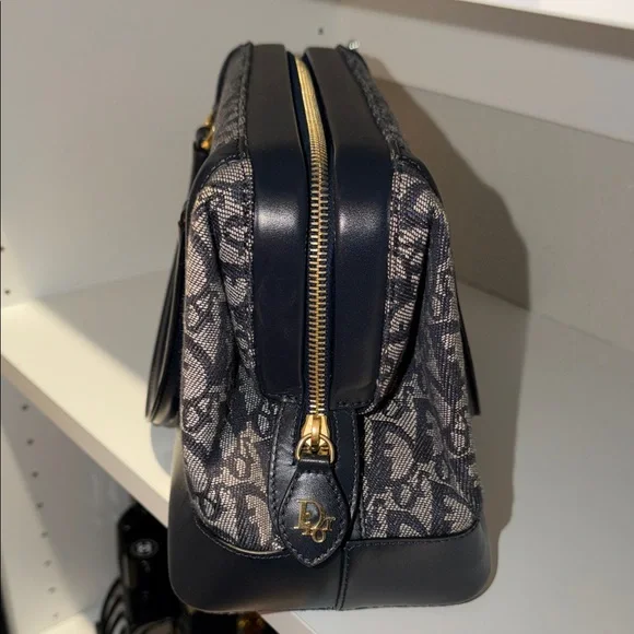 Chic Black and Gray Tote Bag - Picture 2 of 4